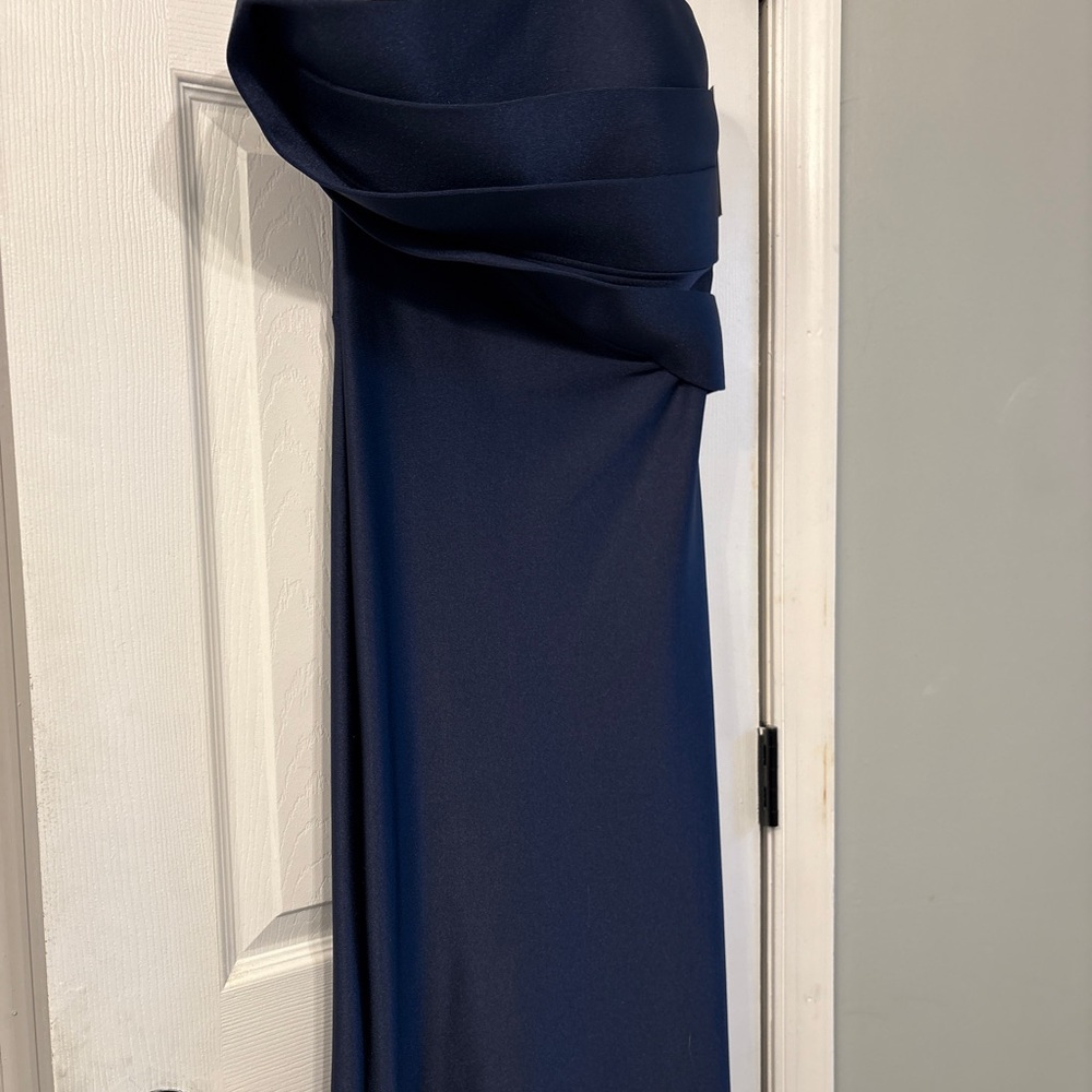 Elegant Navy Blue Evening Gown